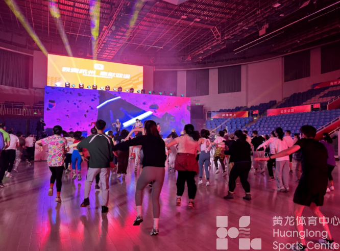越夜越燃!杭州亚运场馆内500人一起上团操(图2) 越夜越燃!杭州亚运场馆内500人一起上团操(图2)