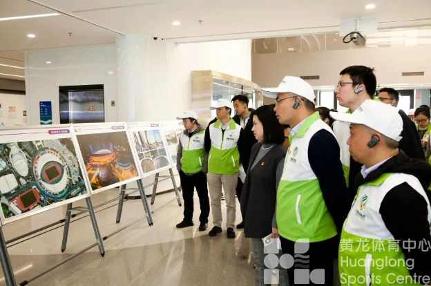 看！黄龙体育中心掀起了一股“学雷锋”的热潮(图2)