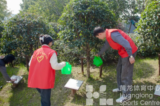 看！黄龙体育中心掀起了一股“学雷锋”的热潮(图8)