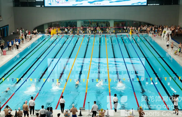 体育中考临近,孩子们在亚运场馆参加游泳“摸底考试”(图2) 体育中考临近,孩子们在亚运场馆参加游泳“摸底考试”(图2)