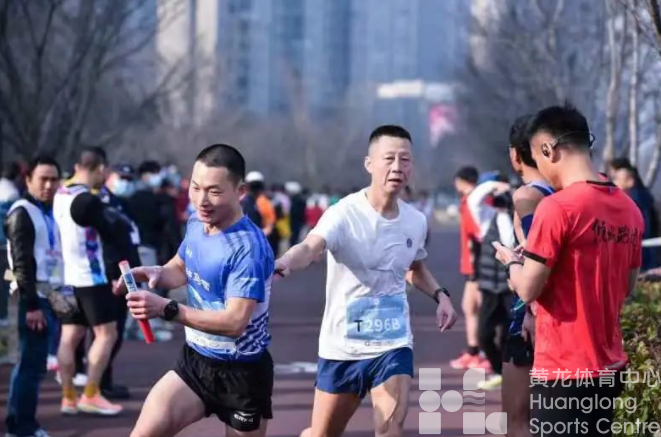 春日最靓的风景线，浙江马拉松接力赛在“最美跑道”开跑(图3)