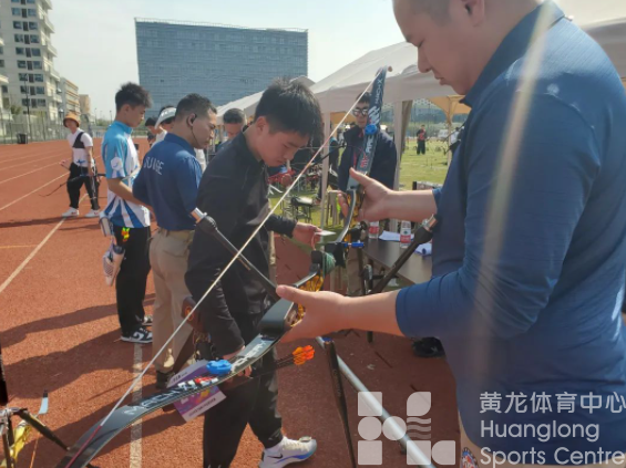 高校操场上“万箭齐发”，省青少年射箭冠军赛开赛(图2)