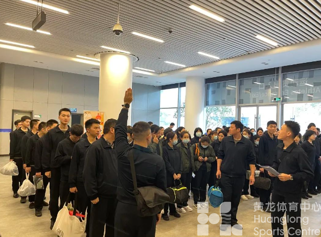 黄龙体育中心开展游泳大培训，医生也能实现“游泳自由”(图2)