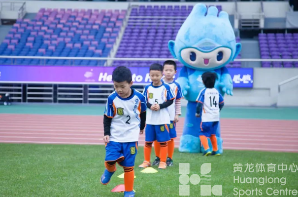亚运会吉祥物闪现黄龙,小小“超级杯”就此上演(图2) 亚运会吉祥物闪现黄龙,小小“超级杯”就此上演(图2)
