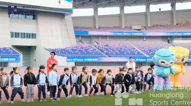 亚运会吉祥物闪现黄龙,小小“超级杯”就此上演(图3) 亚运会吉祥物闪现黄龙,小小“超级杯”就此上演(图3)
