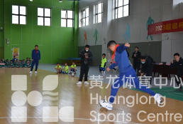 足协超级杯 | 超级杯奖杯什么样？竟被他们先看到了！(图7)