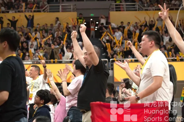 跟黄龙看CBA | 热血澎湃的篮球赛，在电影里也在黄龙体育馆(图5)