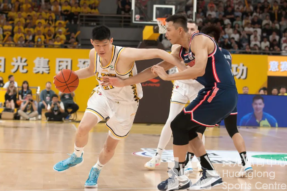 跟黄龙看CBA | 心若在,梦就在!下赛季,和浙江东阳光一起满血归来!(图5) 跟黄龙看CBA | 心若在,梦就在!下赛季,和浙江东阳光一起满血归来!(图5)