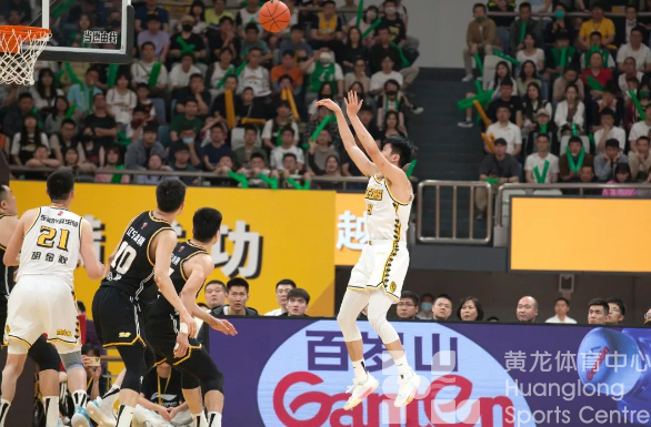 跟黄龙看CBA | 心若在,梦就在!下赛季,和浙江东阳光一起满血归来!(图7) 跟黄龙看CBA | 心若在,梦就在!下赛季,和浙江东阳光一起满血归来!(图7)