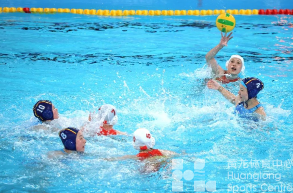 “水”啸“龙”吟 | 水球“大战”现场，姑娘们“狂飙”近400个球(图8)
