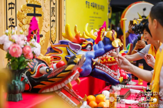 飞桨翻浪腾龙舟！端午节的仪式感，快看～(图2)