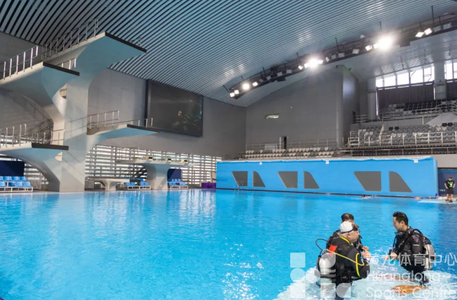 在顶配泳道，尝鲜亚运时刻 | 在黄龙游跳馆游泳消暑的日子(图5)