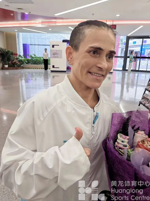 亚运 · 是谁“亚” | 丘妈的中秋礼物是现场观众的掌声,还有永不凋谢的花!(图3) 亚运 · 是谁“亚” | 丘妈的中秋礼物是现场观众的掌声,还有永不凋谢的花!(图3)