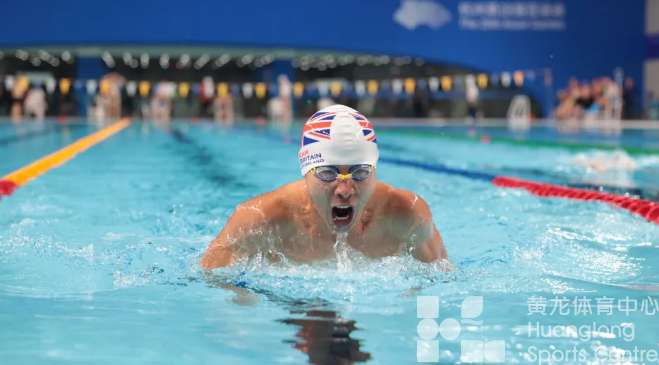 2023年第五届“全民健身”冬泳比赛在黄龙开赛！选手表示：泳池天花板(图3)