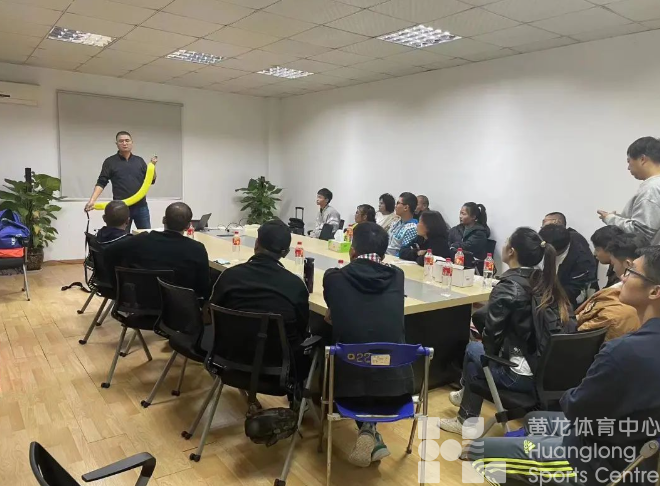 助力安全游泳，黄龙体育中心2023年初级救生员培训开班(图2)