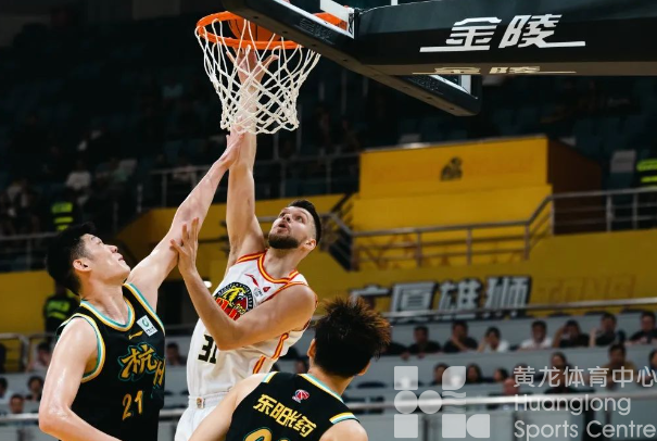 来黄龙看CBA | 第一阶段收官战!战力前四的这场“浙江德比”,究竟鹿死谁手?(图2) 来黄龙看CBA | 第一阶段收官战!战力前四的这场“浙江德比”,究竟鹿死谁手?(图2)