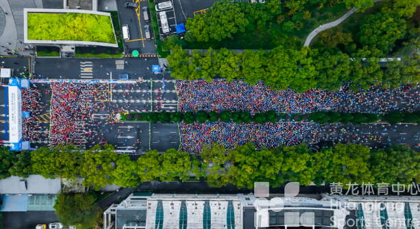 跑过黄龙跑过你,那些年黄龙见证过的奔跑时刻(图3) 跑过黄龙跑过你,那些年黄龙见证过的奔跑时刻(图3)