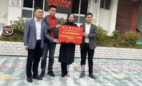 体育助力乡村振兴！乒乓球世界冠军指导，孩子们收获满满(图2)