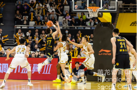 来黄龙看CBA | 终结辽篮连胜！赛后极限完成CBA撤场，迎接世俱杯！(图2)