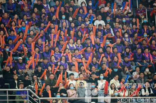 开赛啦丨两个“3-0”!东道主球队夺得世俱杯开门红!现场球星闪耀,观众欢呼声不断!(图5) 开赛啦丨两个“3-0”!东道主球队夺得世俱杯开门红!现场球星闪耀,观众欢呼声不断!(图5)