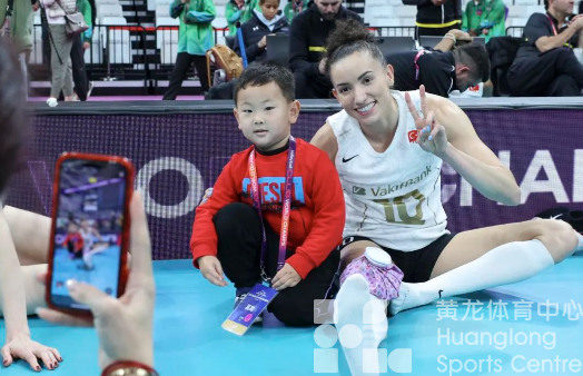 世俱杯 | 天津女排晋级四强创历史最佳！周末决赛，快来黄龙“燃”一下(图4)