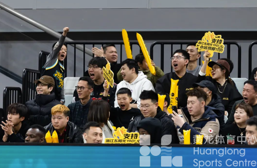 来黄龙看CBA | 0.8秒绝平!新年第一场球,来黄龙体验心跳与刺激(图4) 来黄龙看CBA | 0.8秒绝平!新年第一场球,来黄龙体验心跳与刺激(图4)