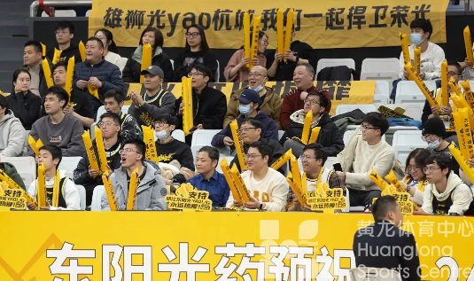 来黄龙看CBA | 0.8秒绝平!新年第一场球,来黄龙体验心跳与刺激(图5) 来黄龙看CBA | 0.8秒绝平!新年第一场球,来黄龙体验心跳与刺激(图5)