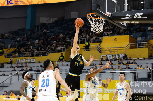 来黄龙看CBA | 0.8秒绝平!新年第一场球,来黄龙体验心跳与刺激(图2) 来黄龙看CBA | 0.8秒绝平!新年第一场球,来黄龙体验心跳与刺激(图2)