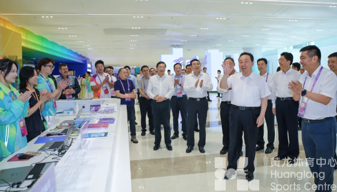 王浩看望慰问中秋国庆假期值班值守亚运工作人员、媒体记者和志愿者(图1)