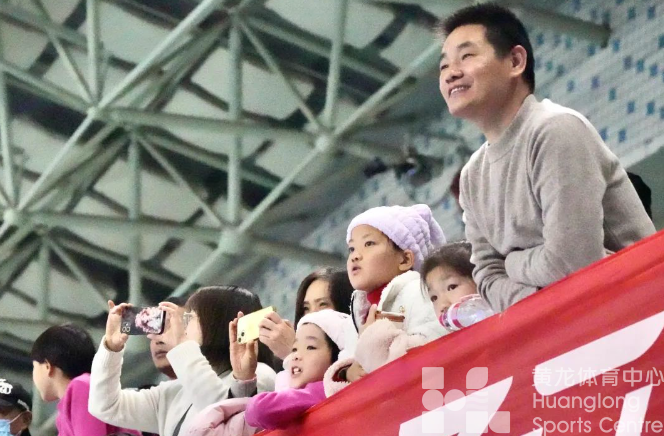 千人泳池大比拼，6岁也来“战”(图2)