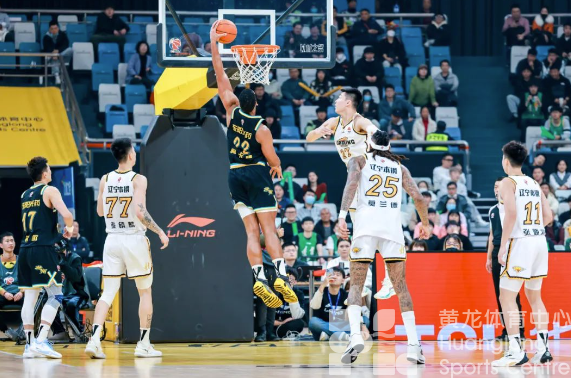 来黄龙看CBA | 三胜辽宁!神奇的主场优势!最后一天快来拿你的运动大礼包!(图2) 来黄龙看CBA | 三胜辽宁!神奇的主场优势!最后一天快来拿你的运动大礼包!(图2)