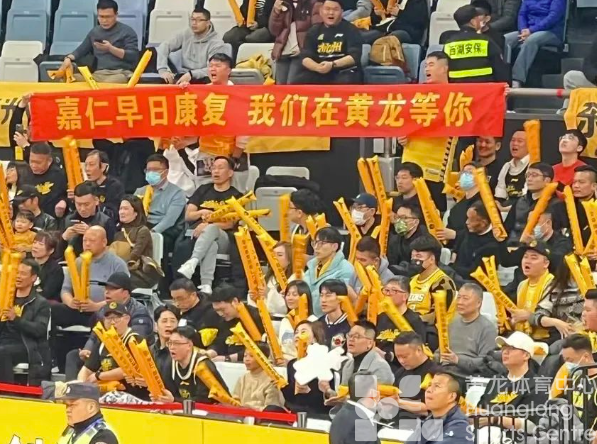 来黄龙看CBA | 三胜辽宁!神奇的主场优势!最后一天快来拿你的运动大礼包!(图3) 来黄龙看CBA | 三胜辽宁!神奇的主场优势!最后一天快来拿你的运动大礼包!(图3)