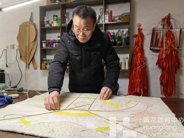 看！天上飞着45米长的“荷花龙龙串”风筝(图3)