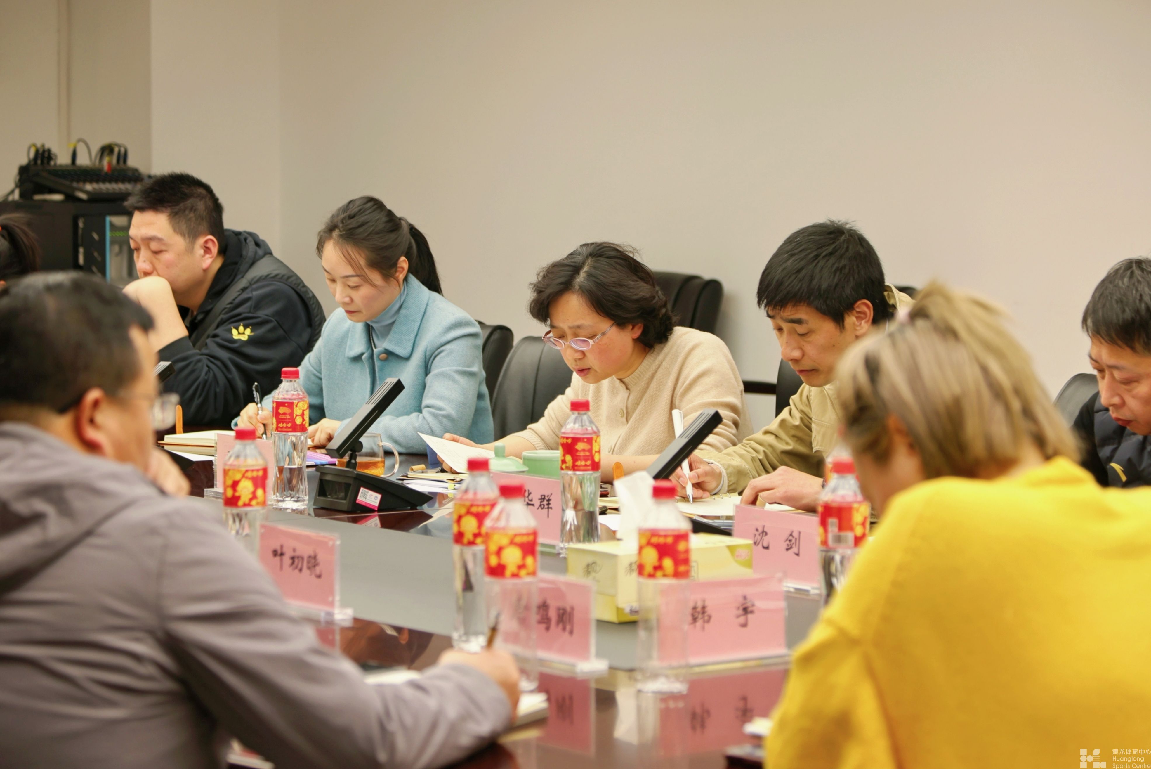 省黄龙体育中心深入传达学习贯彻全国两会精神(图2) 省黄龙体育中心深入传达学习贯彻全国两会精神(图2)