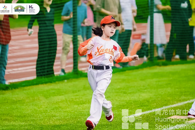 这么卷？24支球队全是冠军？一场“巅峰对决”在黄龙上演(图5)