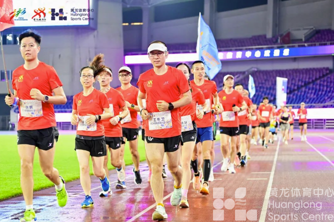88支跑团、880名跑友，夏夜“燃”动黄龙(图2)