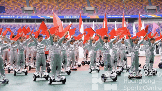 今天有三万人在黄龙！网友：“起猛了，春晚搬到10月了吗？”(图4)