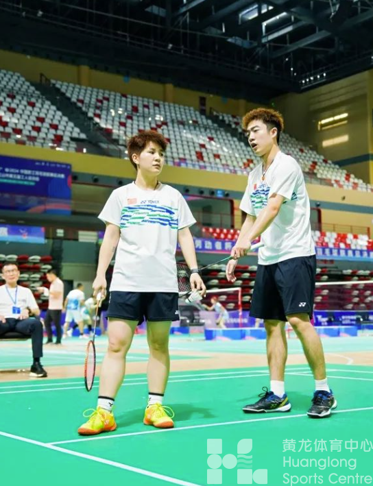 鲍春来王琳现身,全国职工羽毛球联赛总决赛江山开幕(图2) 鲍春来王琳现身,全国职工羽毛球联赛总决赛江山开幕(图2)