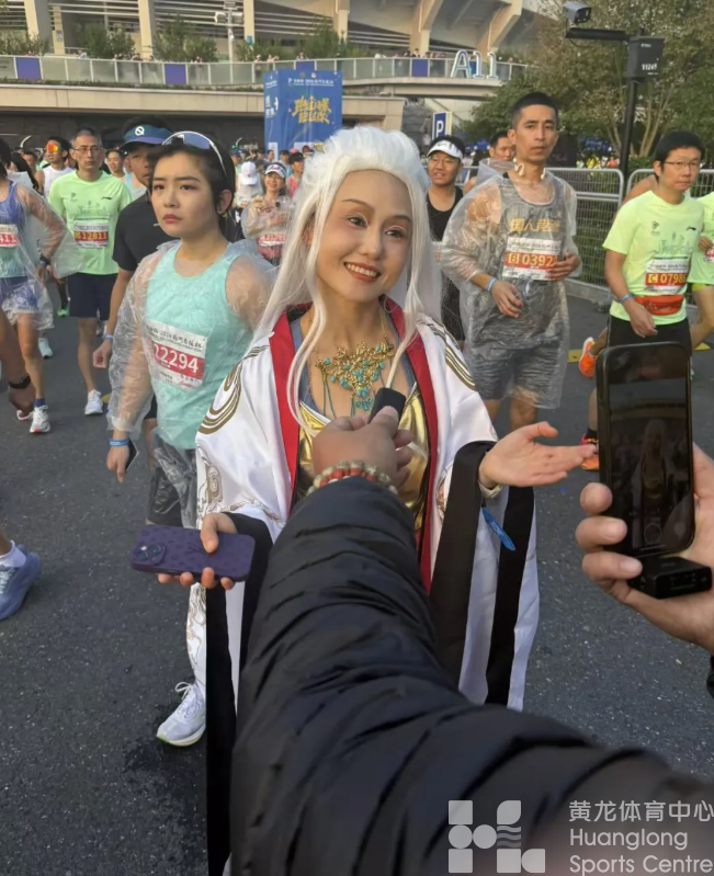 今早你还在睡梦中，马拉松跑友已经在黄龙准备破纪录了(图4)