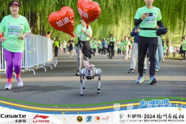 浙江新闻——破赛会纪录!跑过风景跑过你!卡萨帝·2024杭州马拉松顺利举办!(图11) 浙江新闻——破赛会纪录!跑过风景跑过你!卡萨帝·2024杭州马拉松顺利举办!(图11)