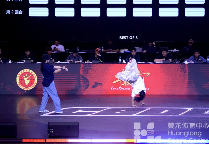 全国“舞王”齐聚一堂,后起之秀大饱眼福(图2) 全国“舞王”齐聚一堂,后起之秀大饱眼福(图2)