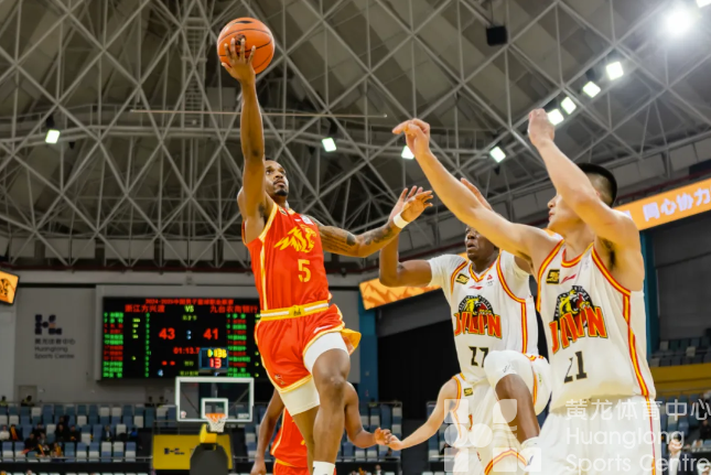 狮啸黄龙 | 广厦新签了这名球员，球迷都说被暖到了！(图6)