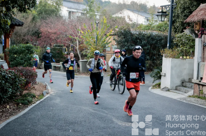 世界冠军也来打call！这场跑山赛“西湖味”十足！(图4)