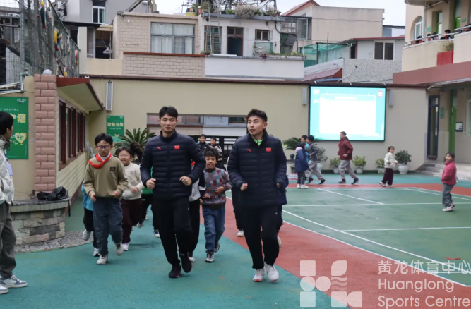 健身指导暖人心,省体育局“送体育下乡”走进嵊泗(图3) 健身指导暖人心,省体育局“送体育下乡”走进嵊泗(图3)