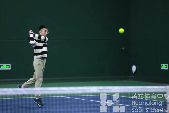 黄龙学员还有这种福利：西班牙马德里网球协会主席指导打球！(图6)