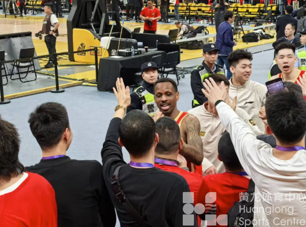 狮啸黄龙丨“生死战”抢5成功！广厦挺进CBA半决赛！(图2)