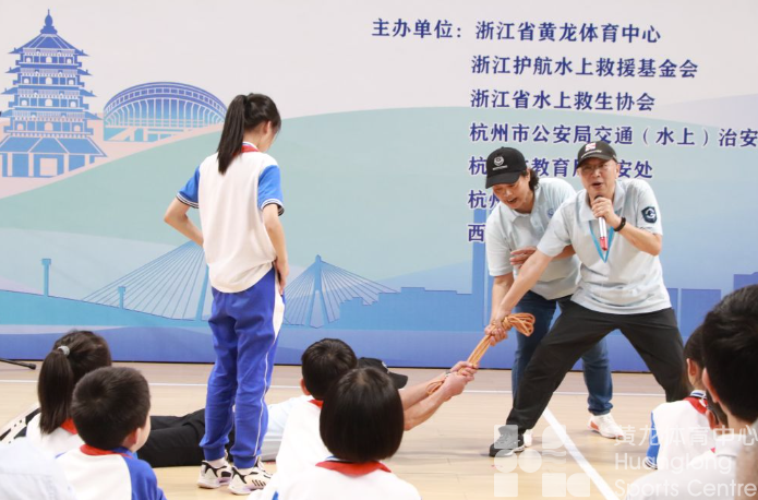 新华社——从溺水到脱险要几步?世界冠军教你防溺水三字歌!(图1) 新华社——从溺水到脱险要几步?世界冠军教你防溺水三字歌!(图1)