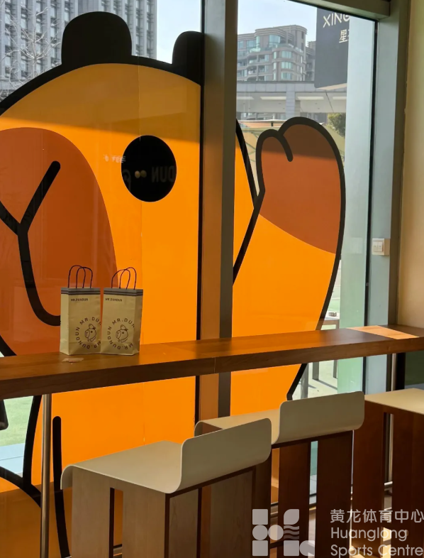 探店丨当卡皮巴拉卖起咖啡……浙江首店落户黄龙！(图4)