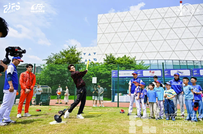 奥运冠军喊你来黄龙体育中心赶“潮”：12小时不间断发布，体育+时尚的双向奔赴(图5)