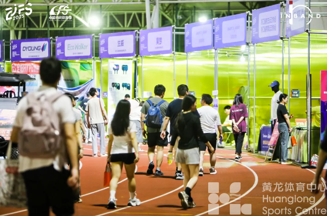  潮流装备登台亮相！3天接待10万+消费者，销售额800万元！(图3)